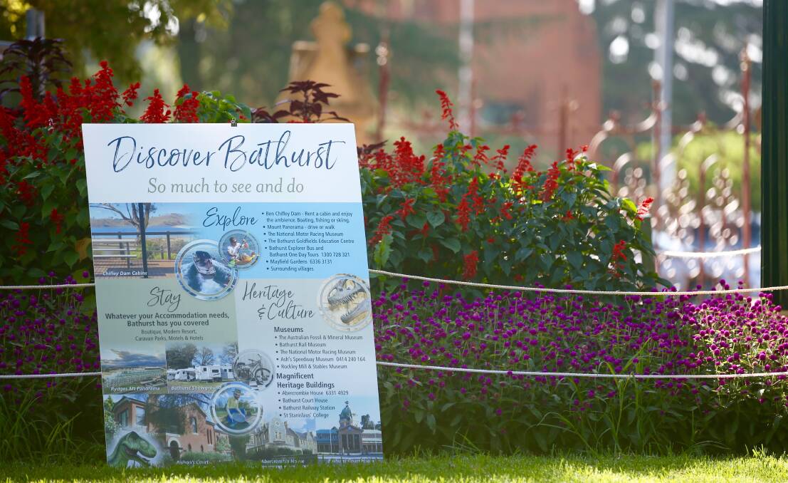 GOOD SIGNS: Businessman Peter Rogers has had a number of Discover Bathurst corflute signs made up to promote the region's attractions. Photo: PHIL BLATCH