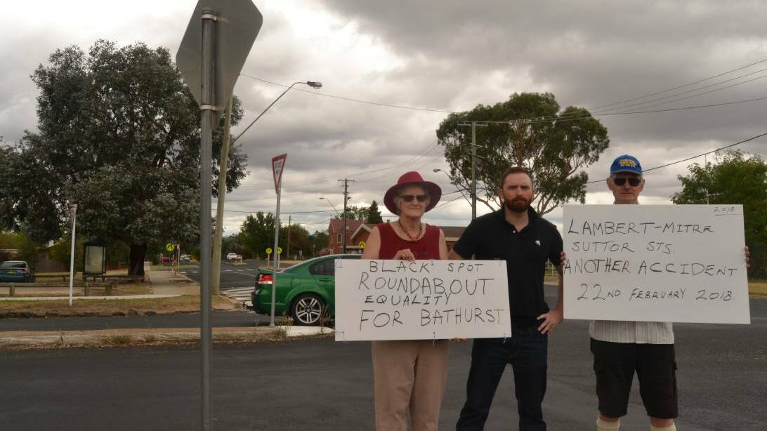ROUND IN CIRCLES: Cr Alex Christian (centre) with roundabout campaigners Dianne and Kent McNab at the intersection of Mitre, Suttor and Lambert streets at West Bathurst. Photo: MURRAY NICHOLLS