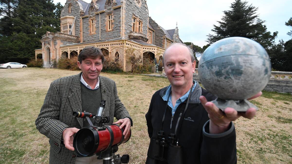 HEAVENS ABOVE: Abercrombie House host Christopher Morgan with Ray Pickard from the Bathurst Observatory and Research Facility. Photo: CHRIS SEABROOK 052118cstars1