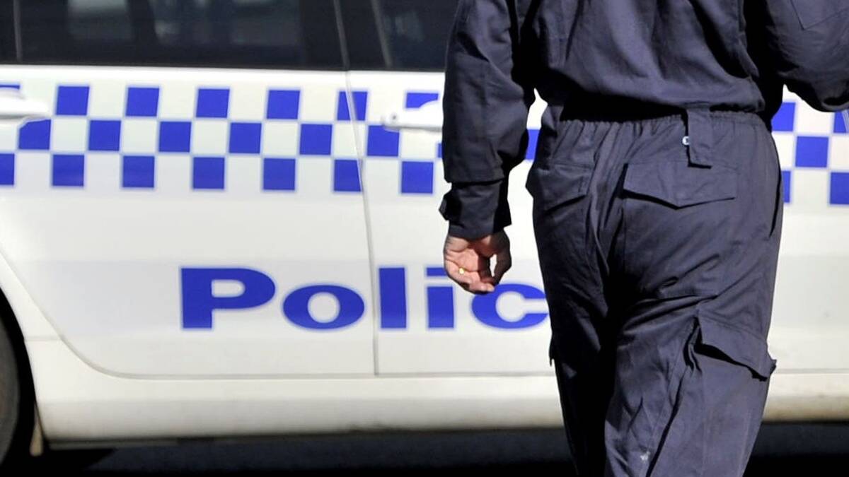 Bathurst police hunt two men following robbery near Learmonth Park