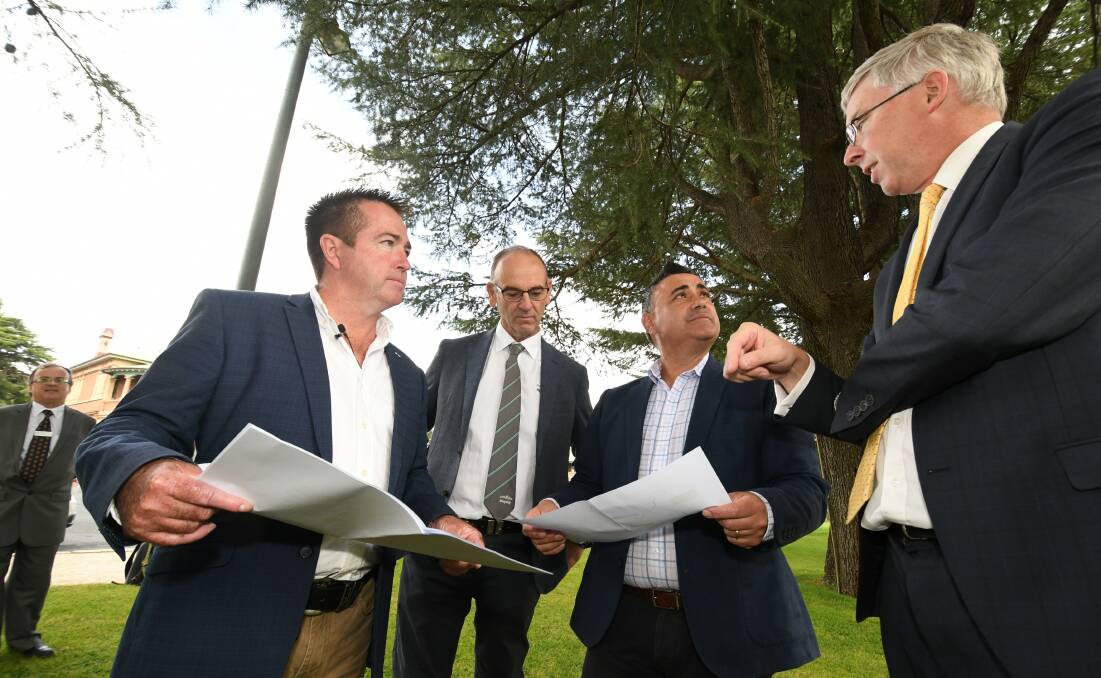 GREEN LIGHT: Left, Paul Toole MP, Scott Ferguson (Blayney Mayor), John Barilaro (NSW Deputy Premier) and Angus Edwards (President, Bathurst Business Chamber). Photo:CHRIS SEABROOK 030619cmajor1