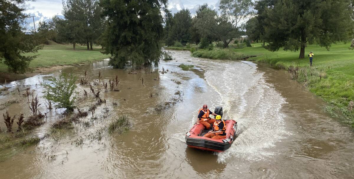 FLOOD WATER TRAINING: SES volunteers took advantage of the swollen Macquarie River on Wednesday to get some flood water training in.