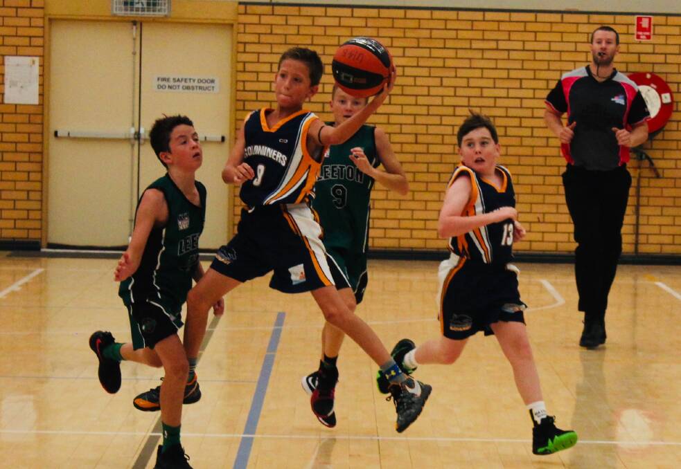 READY TO LAUNCH: Bathurst Goldminers under 14s player Riley George fires off a pass to a teammate against Leeton. Photo: CONTRIBUTED
