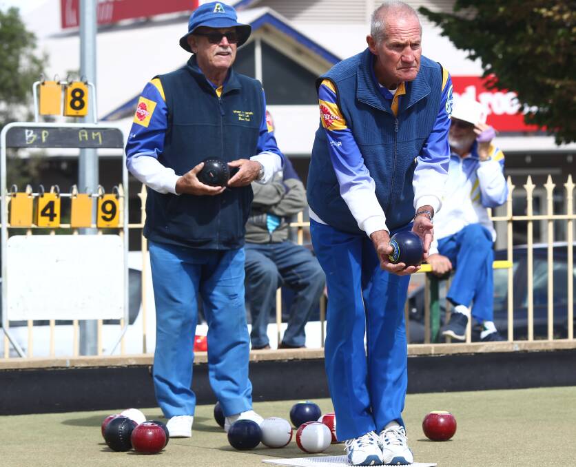 SIZING IT UP: Bruce Rich and Arch Ledger eyeing off the situation during a recent round of bowling. Photo: PHIL BLATCH