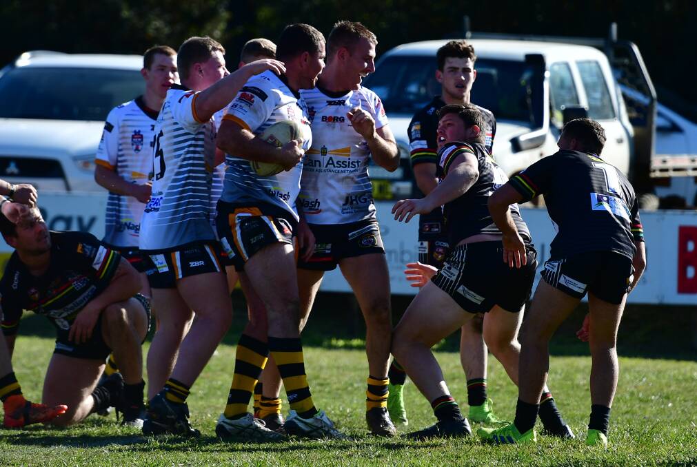 SCUFFLE: Josh Starling (with ball) gets into a confrontation with the Bathurst Panthers after scoring in Sunday's last round contest. Photo: ALEXANDER GRANT