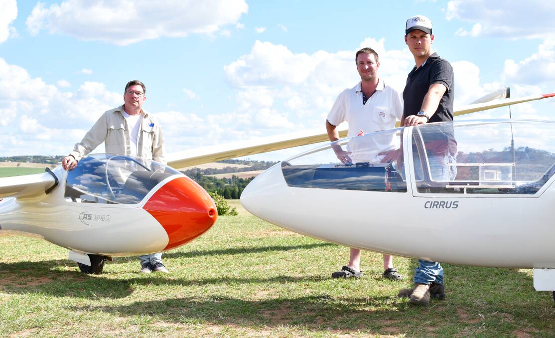 TAKING TO THE SKIES: Aaron Stroop with his ASW-15B, Bathurst Soaring Club president Charles Durham and Angus Stewart with his Open Cirrus. Photo: ALEXANDER GRANT