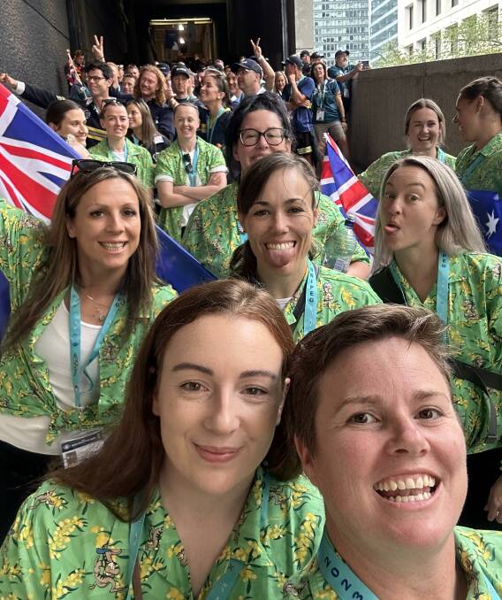Marita Shoulders (bottom right) snaps a selfie with the Australian team. Picture supplied.