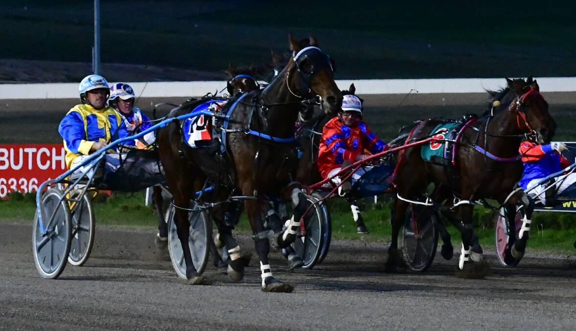 HERE I AM: Tim McGee flashes past the outside of the field to win at Bathurst Paceway on Wednesday. Photo: ALEXANDER GRANT
