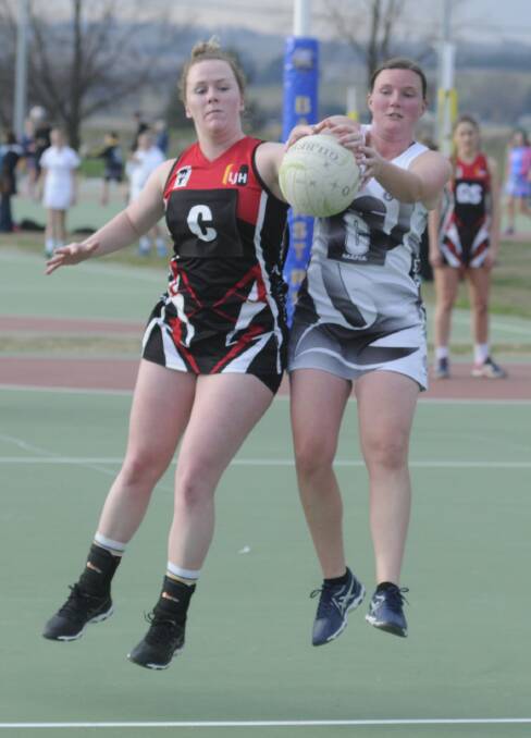 THAT'S MINE: LJ Hooker Hawks' Kate Gullifer and Mana Wasps' Emma Miller contest for the ball in Saturday's BNA A grade game. Photo: CHRIS SEABROOK 061717cnball3
