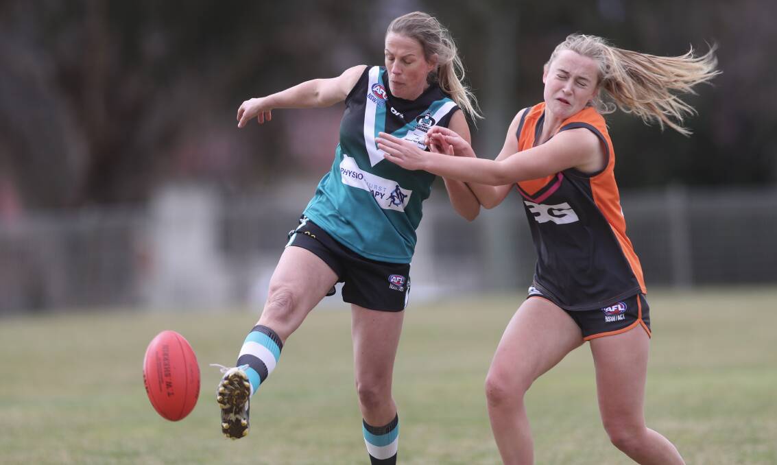 Bushrangers' Rachael Maher and Giants' Jamilla Worland. Picture by Phil Blatch.