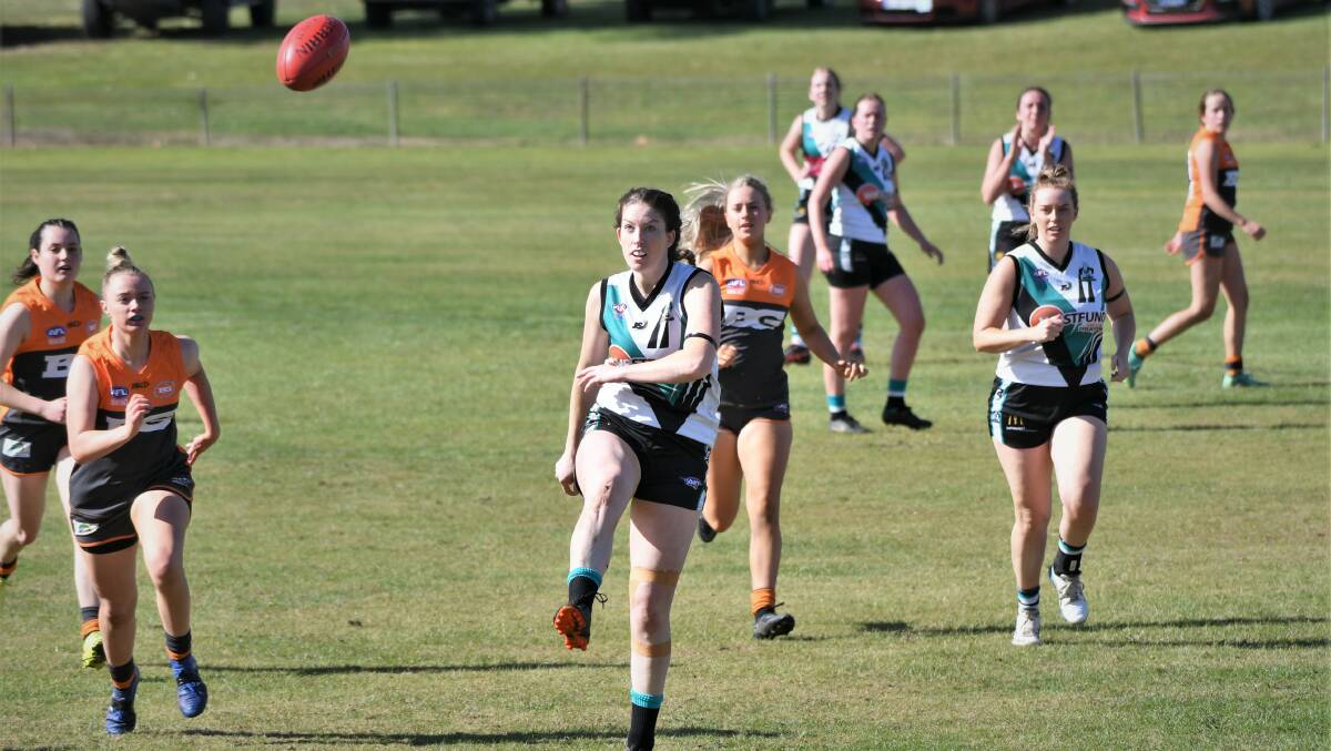 AIMING FOR AN UPSET: Amelia Wright and her fellow Bathurst Lady Bushrangers are hoping to beat the Giants for the first time in more than two years. Photo: CHRIS SEABROOK