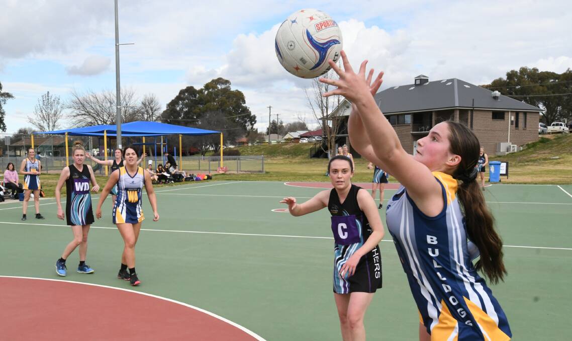 NETBALL'S BACK: Molly Dowling in action for Bulldogs Verdelho during the 2020 season. Photo: CHRIS SEABROOK