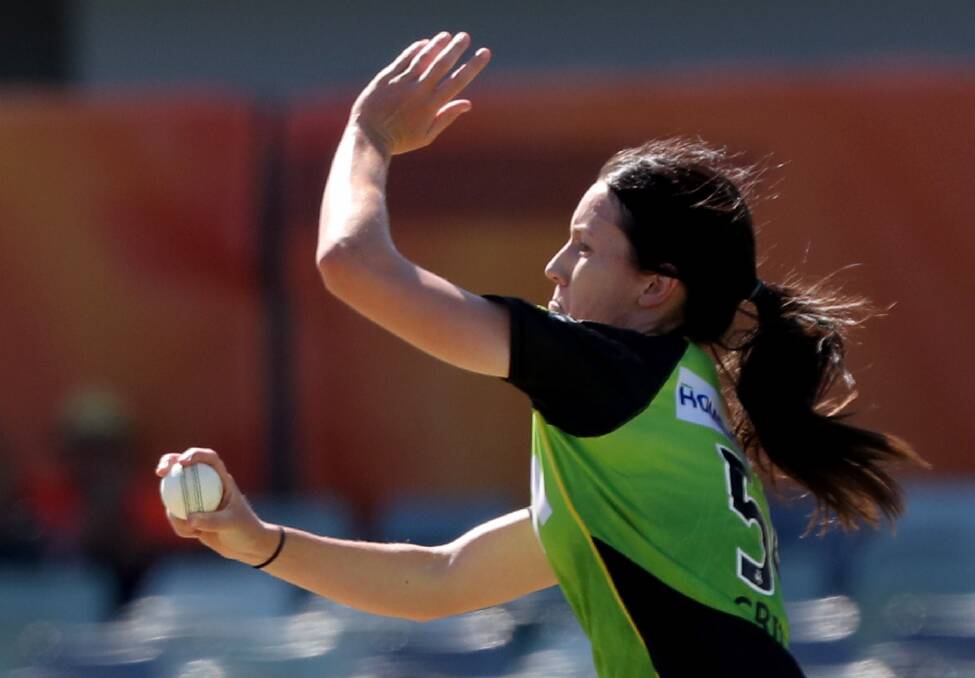 NEW SEASON APPROACHES: Lisa Griffith in action for the Sydney Thunder. Photo: AAP