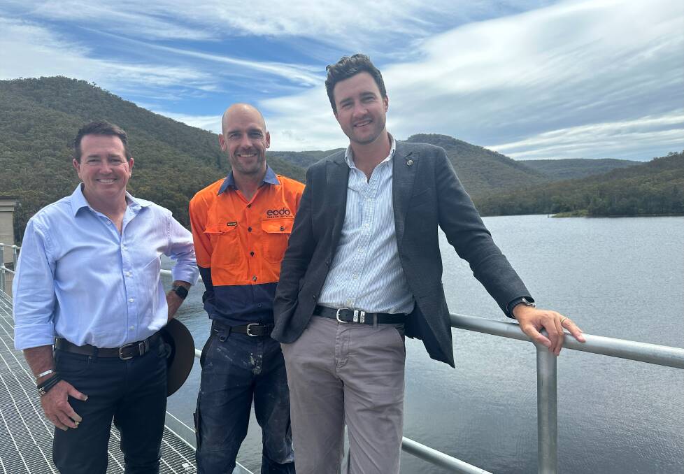 Member for Bathurst Paul Toole, Eodo Project Manager Dean Windsor and Bathurst
Deputy Mayor Ben Fry at Winburndale Dam. Picture supplied