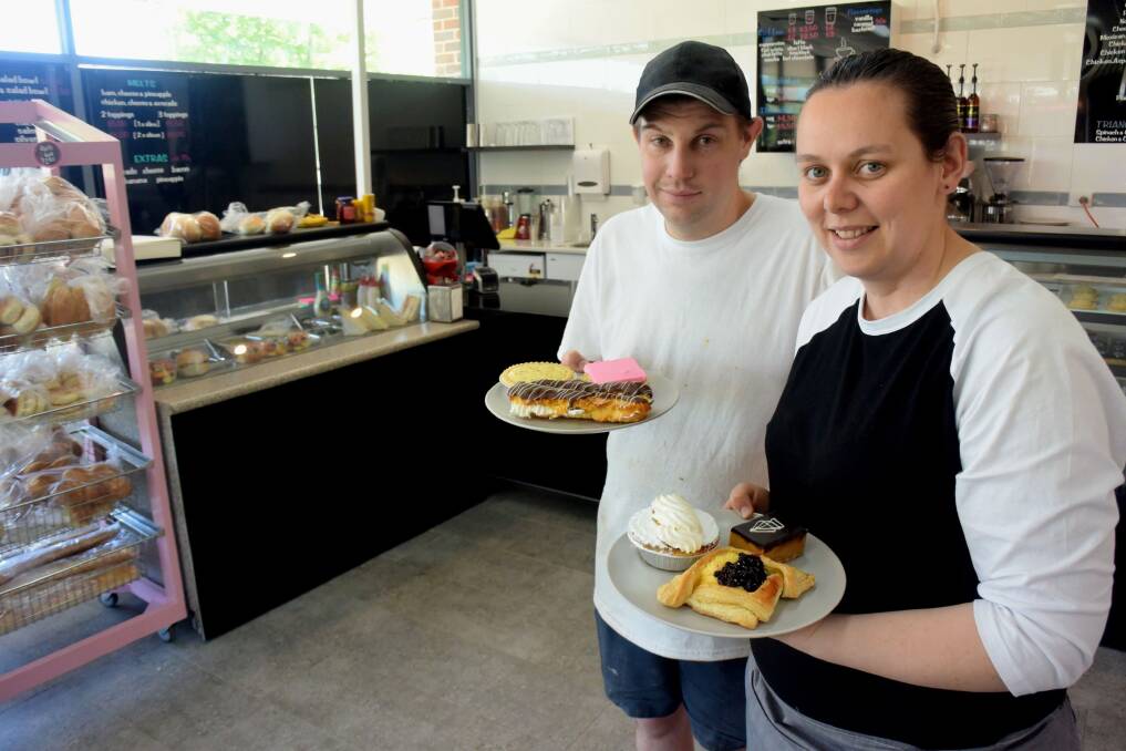 NEW BUSINESS: Nathaniel and Lauren Mason have opened Bakehouse on the Boulevard in Kelso. Photo: RACHEL CHAMBERLAIN 102819rcbake