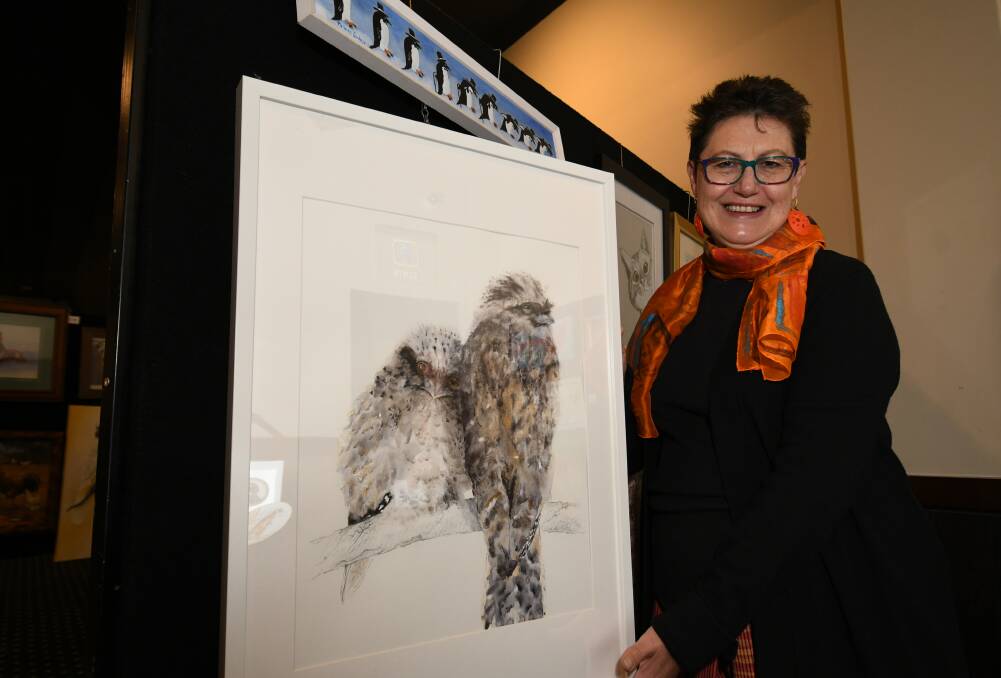TOP PRIZE: Evans Arts Council publicity officer Carol Dobson with Barbara Karrer's Best in Show winning work. Photo: CHRIS SEABROOK 080419cwinr