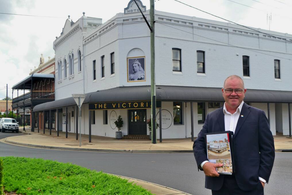 OFF THE MARKET: Professionals Bathurst real estate agent Mark Sullivan outside The Victoria Hotel building, which he was able to sell in 10 days. Photo: RACHEL CHAMBERLAIN 100220rcvic