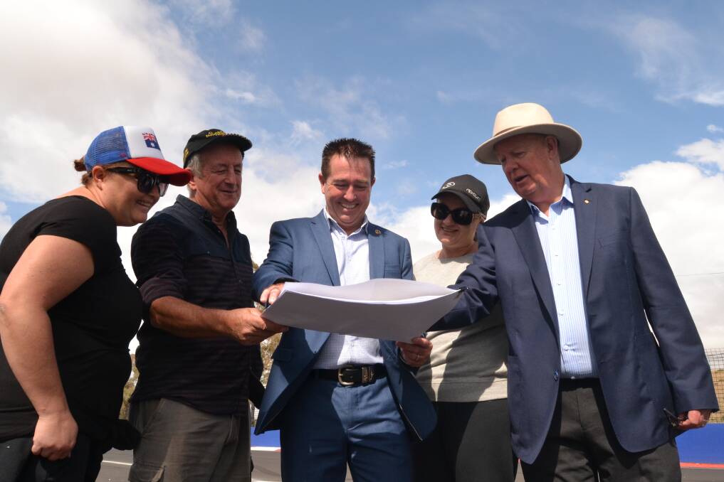 FLASHBACK: Deputy mayor Bobby Bourke, member for Bathurst Paul Toole and mayor Graeme Hanger looking at plans for the boardwalk in April last year with local walkers Terri Larkin and Marianne Webber. 041918rcwalk6