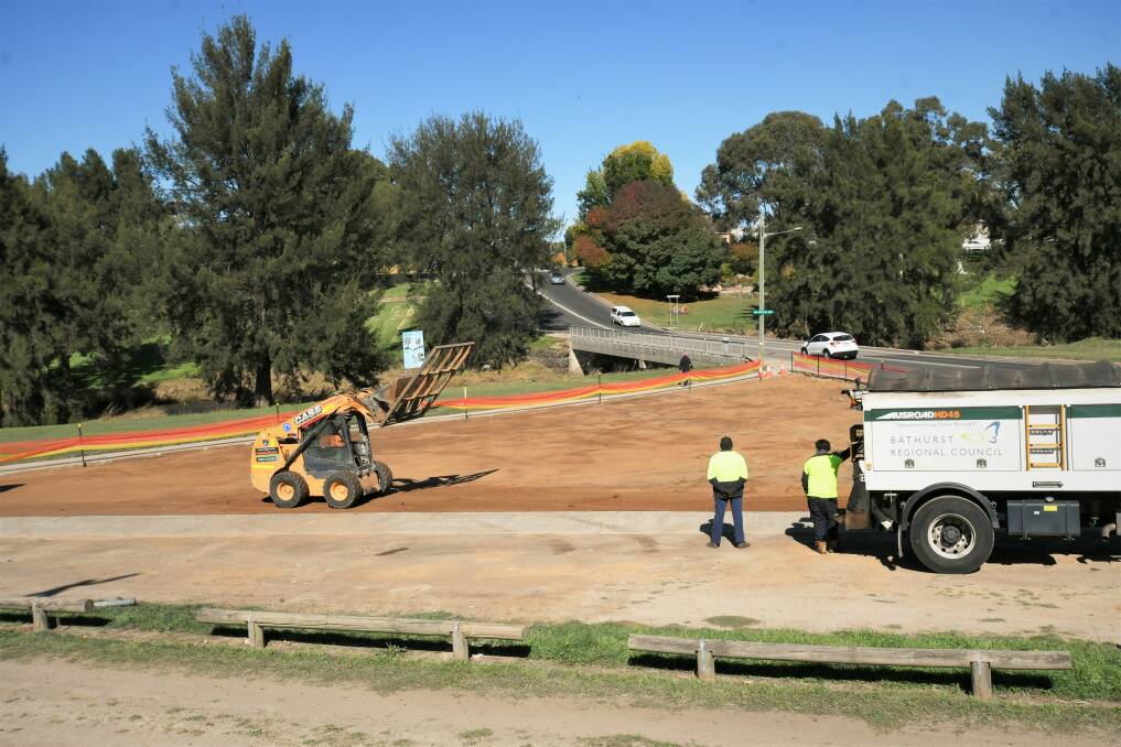 PREP WORK: Council staff at the car park near the low level bridge this week. Photo: CHRIS SEABROOK 041321clowlevel2