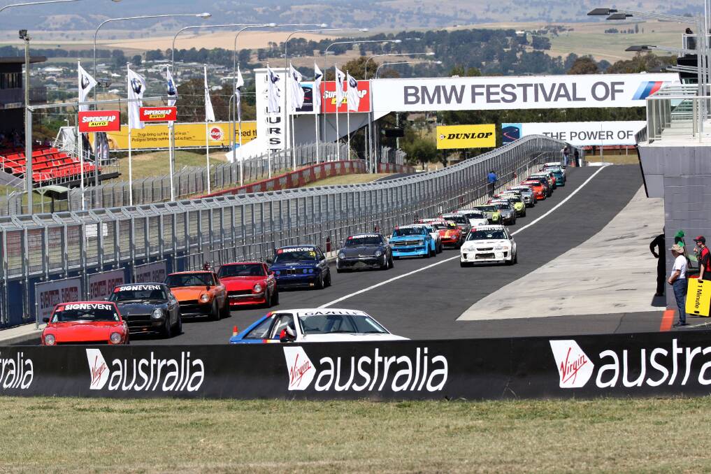 GREAT ACTION: This was the field at last year's inaugural Challenge Bathurst event. Photo: RICHARD CRAILL