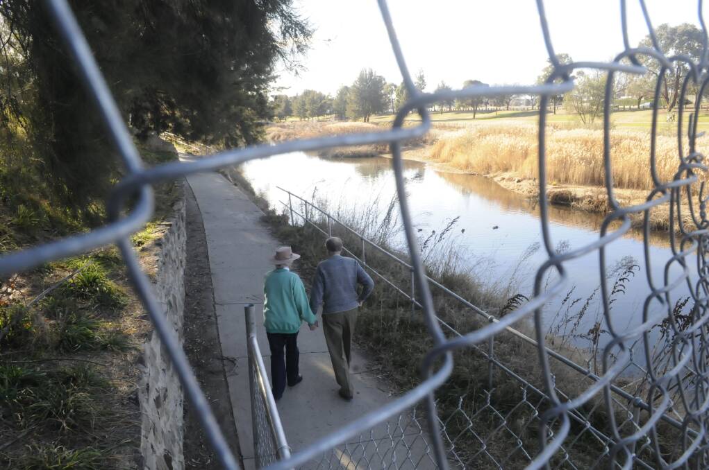 WORK TO COME: A plan to fix the walkway by the Macquarie River in Bicentennial Park has been determined and will come at a cost of nearly $500,000. Photo: CHRIS SEABROOK 072517crivpath3