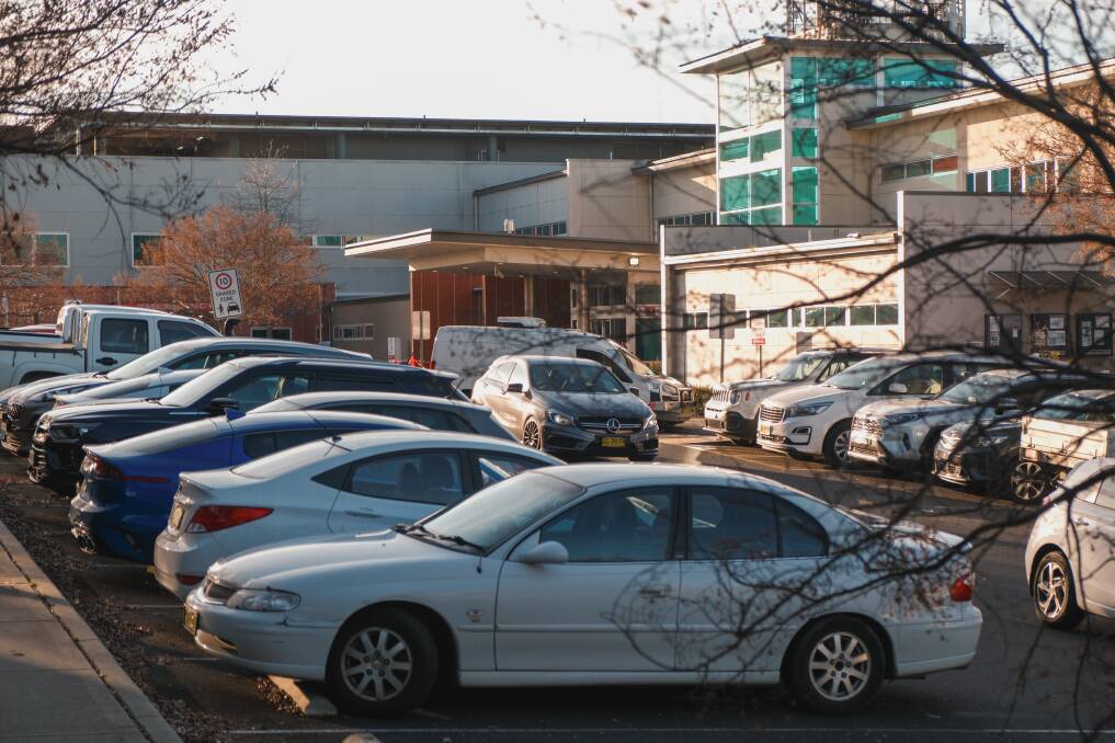 The main car park at Bathurst Hospital full of vehicles, with the hospital building in the background. Picture by James Arrow