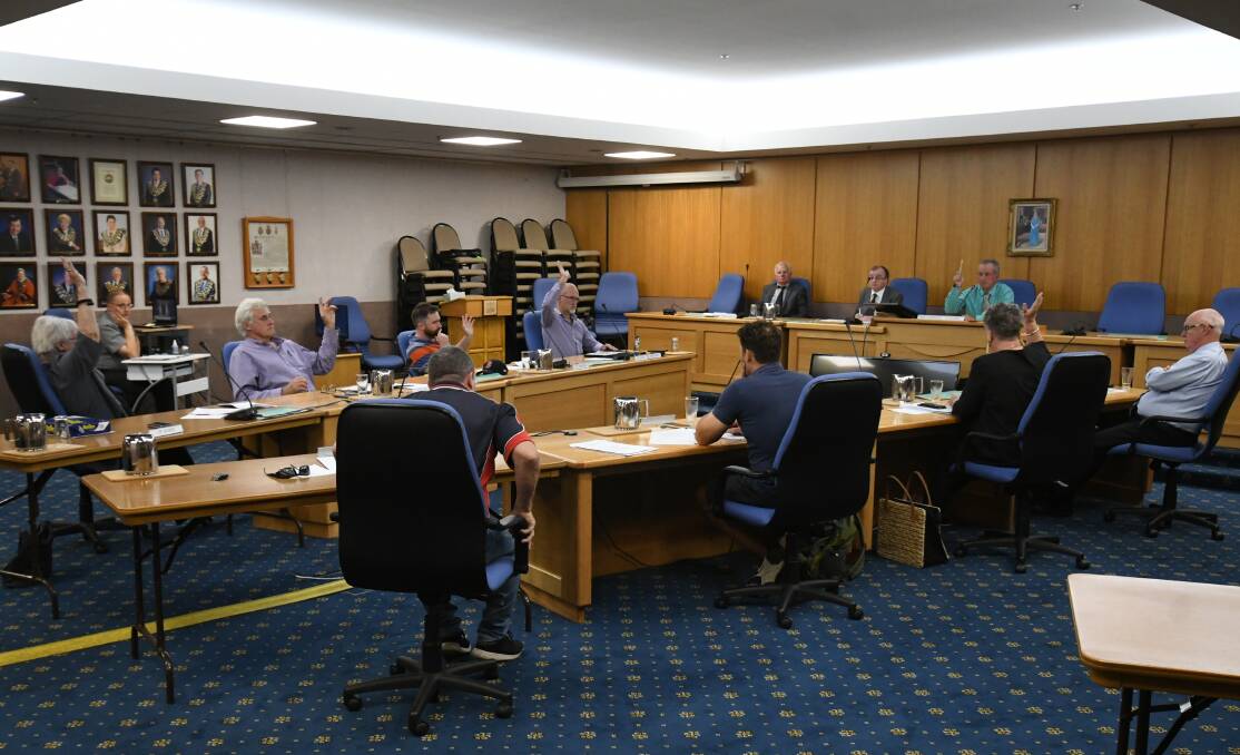 Councillors voting on The Oxford Hotel development application on Wednesday. Those in support of it were Monica Morse, John Fry, Alex Christian, Ian North, Bobby Bourke and Jacqui Rudge. Photo: CHRIS SEABROOK 121620cbrc13