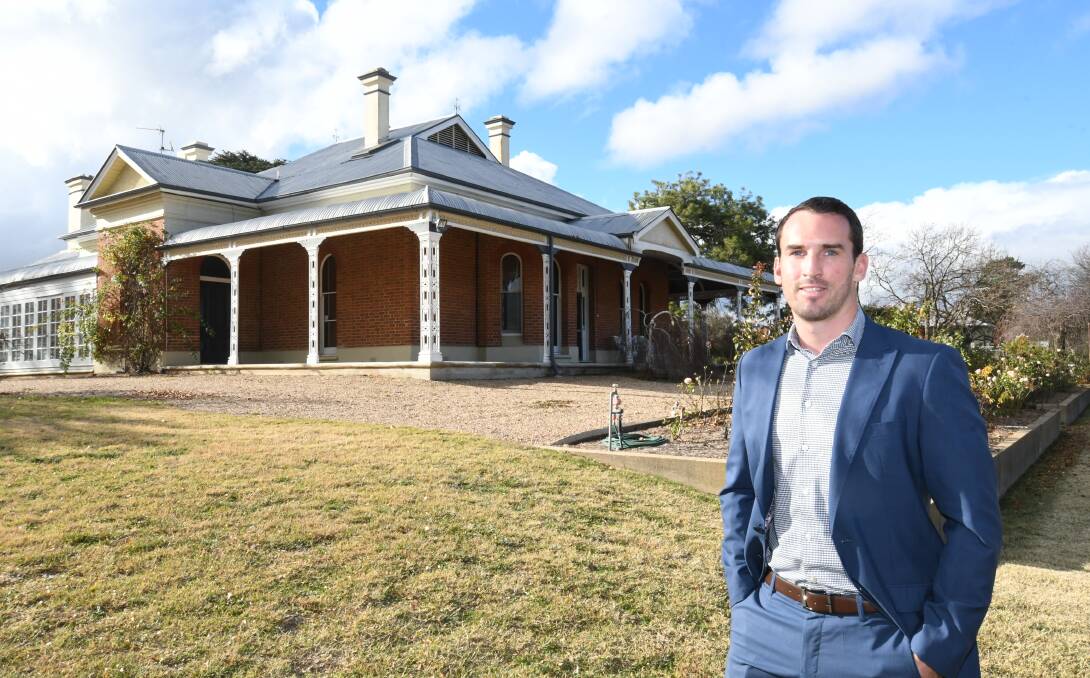 ANOTHER ONE SOLD: Century 21 Bathurst real estate agent Tom Clyburn at 'Alloway Bank', which he just sold for a whopping $2.15 million. Photo: CHRIS SEABROOK 060319csale1