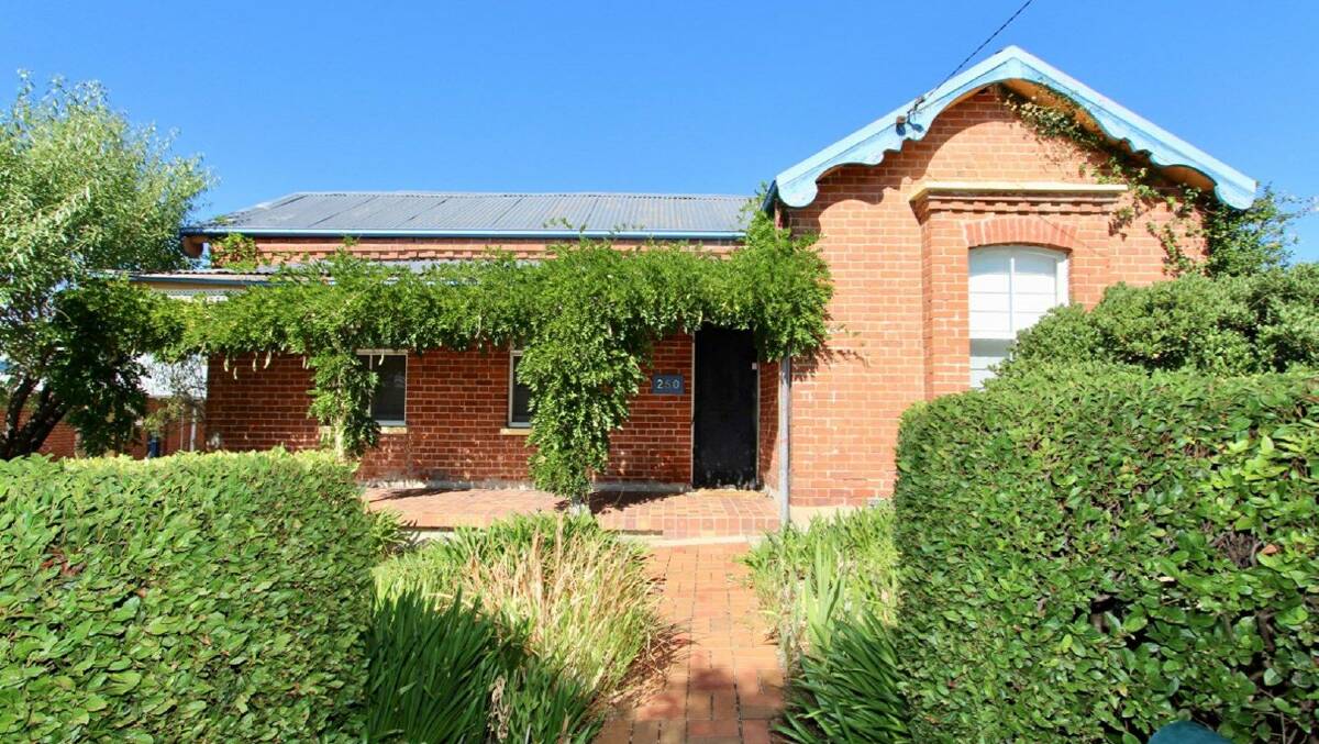 250 Piper Street is an opportunity for the smart investor looking for a quality property with dual income, or the owner occupier looking for a beautiful heritage style home with a granny flat/studio close to the CBD.