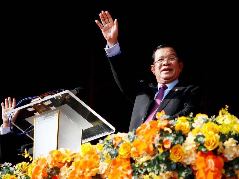 Cambodian Prime Minister Hun Sen has warned the EU not to cut duty-free trading access.