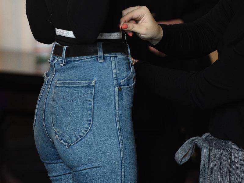 Teenagers are taking drastic measures to get thin according to an Australian government study.