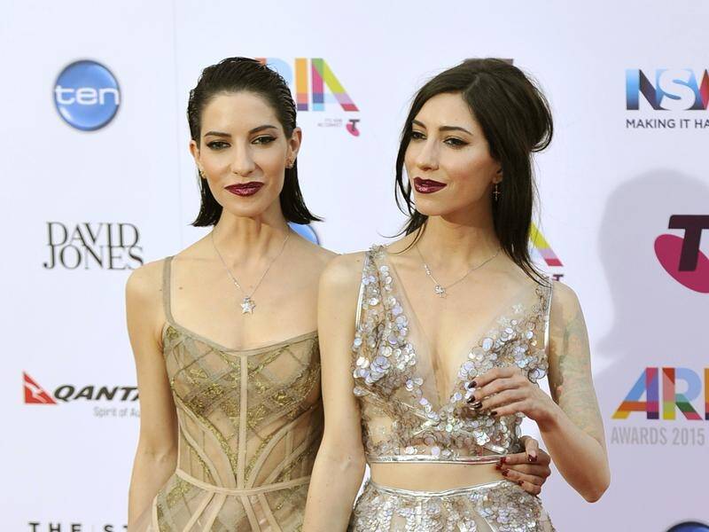 Jess and Lisa Origliasso have disputed accounts of their removal from a Qantas plane in Sydney.
