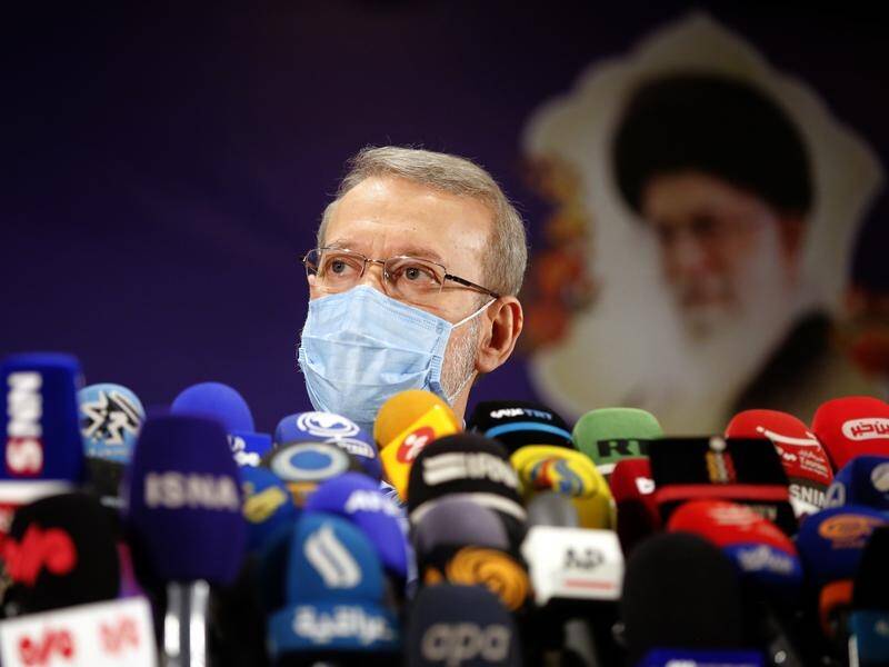 Former parliament speaker Ali Larijani has registered to run in Iran's presidential election.