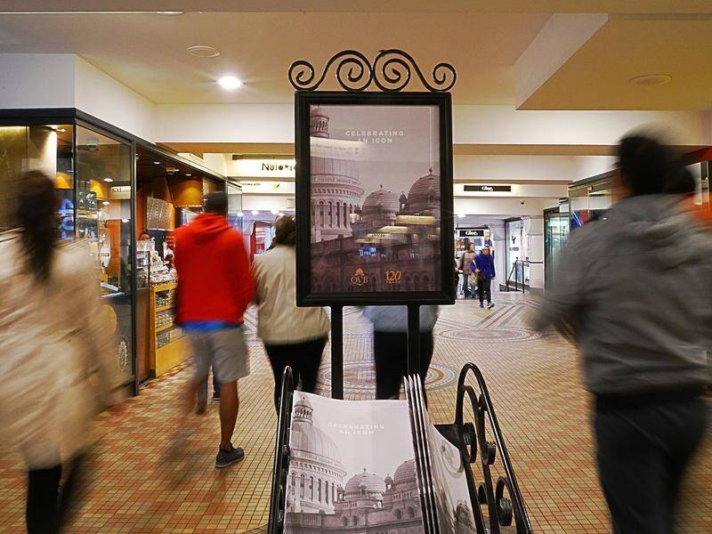 A union wants a national rollout of public health officials to ensure social distancing in malls.