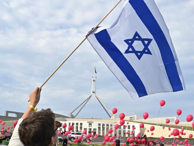 Israeli supporters have staged a protest in Canberra calling for hostages to be freed. (Mick Tsikas/AAP PHOTOS)