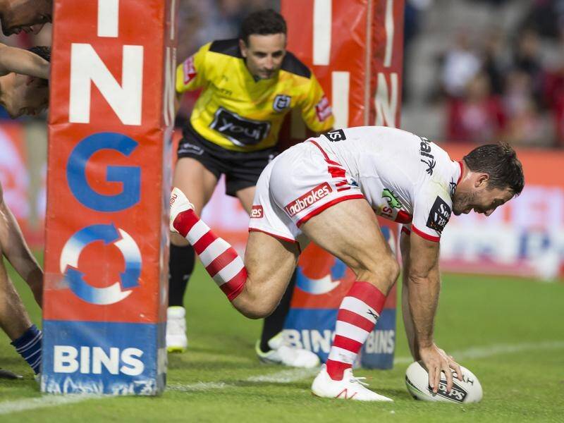 Ben Hunt scored two tries and had a hand in five more in the Dragons' 40-4 thumping of the Bulldogs.