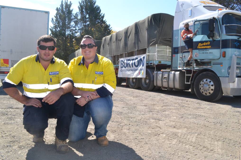 HAY TO HELP: Shane Hassett and Amy Bromhead from Burton Contractors, Joey Degiorgio from Burke’s Transport and a truck laden with hay ready for today’s goodwill mission to Lightning Ridge. Photo: BRIAN WOOD 	 041515hay2