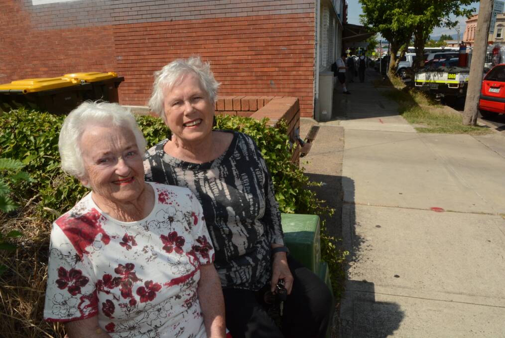 THE ONLY OPTION: Councillor Monica Morse and Bathurst resident Pat Glazebrook need to sit on a brick wall when they need a rest on the walk into town. Photo: PHILL MURRAY 112714pseat