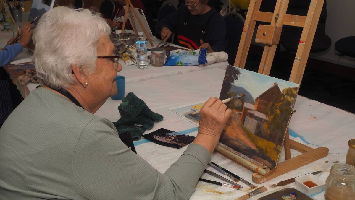 LANDSCAPES: Jenni Ford takes part in an Evans Arts Council oil paining workshop on Wednesday. Photo: SAM BOLT