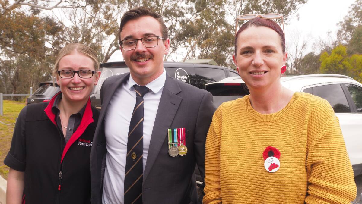 RESPECT: Tayla Roxburgh, Iraq veteran Henry Jones and Tanya Holmes, who's son is stationed with the 101 Battery in Darwin. Photo: SAM BOLT