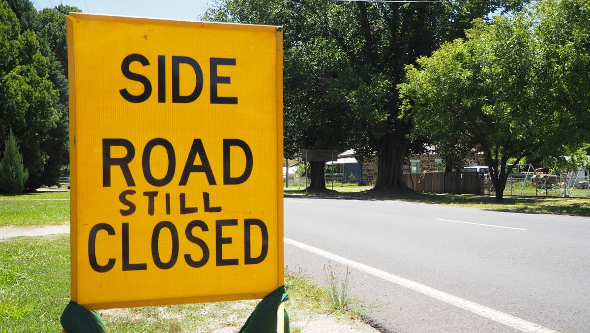 A SIGN OF URGENCY: Perthville residents have taken it upon themselves to express their frustration at the delays behind roadwork operations in the village. Photo: SAM BOLT 021219sbpert1
