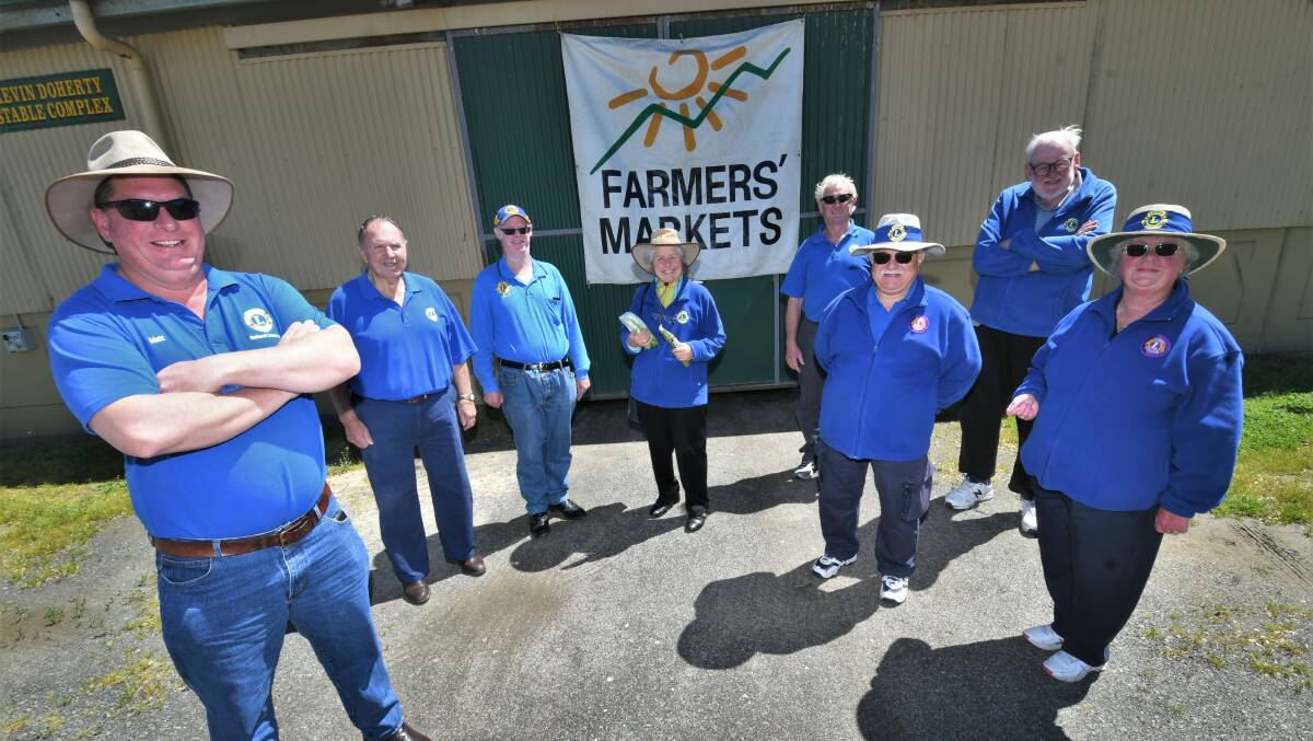 BACK ON: Members of the Lions Club of Bathurst promoting the return of the popular Farmers Markets. Photo:CHRIS SEABROOK 101721cfarmrsmkts