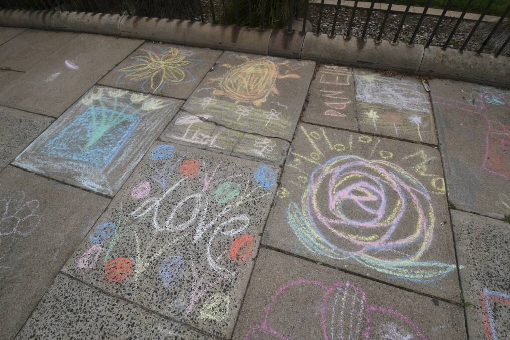 SNAPSHOT: Chalk drawings from Artstate festivities in front of the Bathurst Court House on Monday. Photo:CHRIS SEABROOK 110518csnapsht