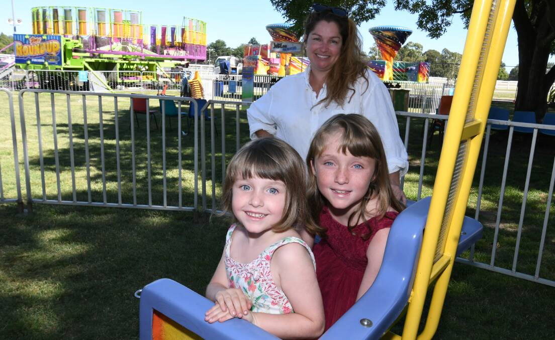 FAMILY FRIENDLY: Bathurst Fun Fair Summer Splash manager Jade Evans with her daughters, Sparrow and Willow. Photo: CHRIS SEABROOK 011921cfair