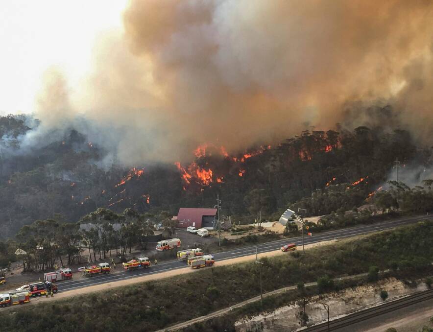 DIRE SCENE: The Grose Valley fire in the Blue Mountains area of Lithgow and Blackheath. Photo: AUSTRALIAN DEFENCE FORCE