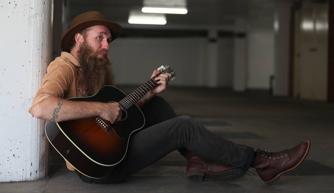 BALLADEER: Musician Andy Nelson will be bringing his unique brand of acoustic folk to this weekend's Inland Sea of Sound. Photo: PHIL BLATCH