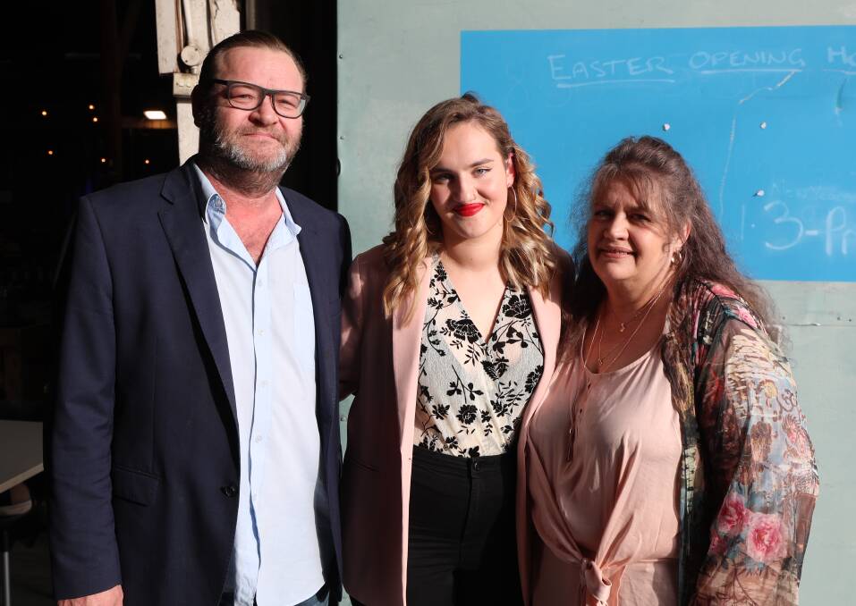 PROUD FAMILY: Musician Gabbi Bolt pictured with stepfather Cary Graves [left] and mother Michelle Graves [right]. Photo: PHIL BLATCH 102018pbbolt4