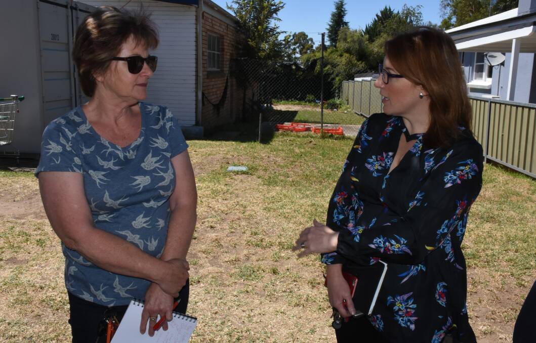 FEEDBACK: Torch Street resident Linda Aldwinckle and TOMRA Cleanaway's Michelle Mandl-Keating during the community meeting. Photo: NADINE MORTON 011618nmrecycle1