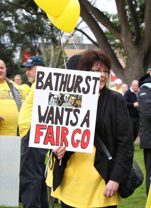PROTEST: Bathurst woman Lynn Maney. Photo: NOEL KESSEL 080216dogs