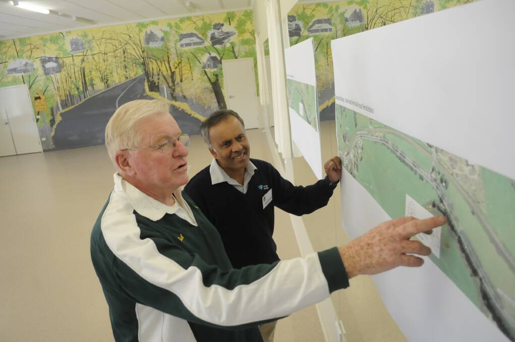 HAVING A SAY: Former Perthville resident Bob Cassidy and Roads and Martime Services engineer and project manager Angelo Emmanuel looking at the concept plans during the public session. Photo: CHRIS SEABROOK 092017cplan1